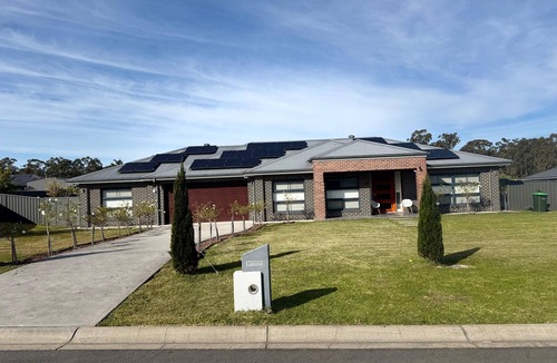 Kitchener House | Spacious 4-bedroom home in half acre. Premiumfamily friendly estate in Kitchener