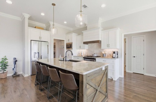 Ferndale House | Spacious 4-bedroom house with an office and fitness area in Alexander