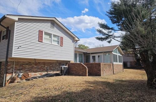 Oxon Hill House | Spacious 4-bedroom house in nice Oxon Hill with WiFi, fitness room