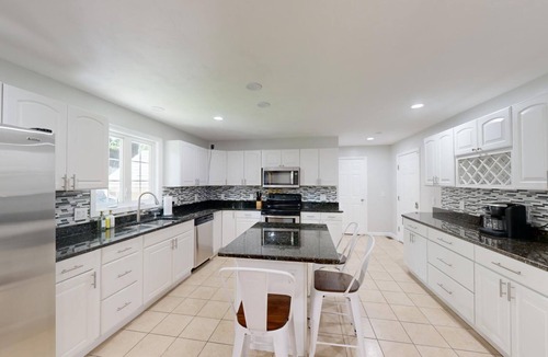 Worcester House | Spacious 4-bedroom house in charming Worcester with AC, WiFi
