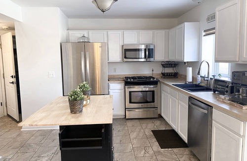 Wayne House | Spacious 4 Bedroom Home in a Quiet Neighborhood