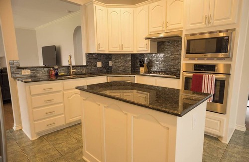 Valley Ranch House | Spacious 4 Bedroom home with private backyard