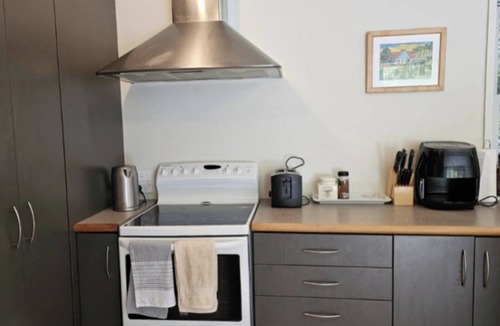 Te Kouma House | Spacious 4-bedroom house in beautiful Te Kouma with AC