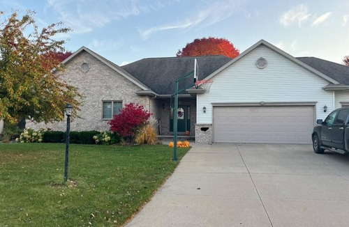 Village of Harrison House | Spacious 4-bedroom house. 23 miles to Lambeau Field and 21 miles to EAA Oshkosh