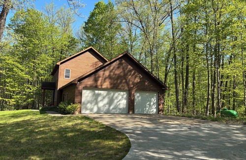 Bellaire House | Spacious 4-bedroom house in beautiful Bellaire with Hot Tub, Pool Table