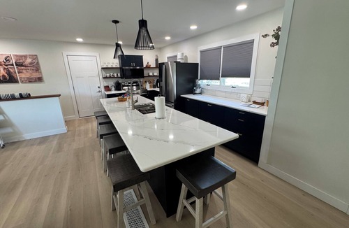 Fairmont House | Spacious 4-bedroom house in wonderful Fairmont with AC