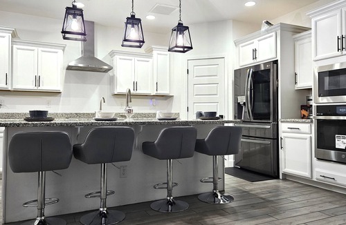 Glendale House | Spacious 4-bedroom house in Glendale with WiFi, 86-in TV, & 3-hole golf putting.