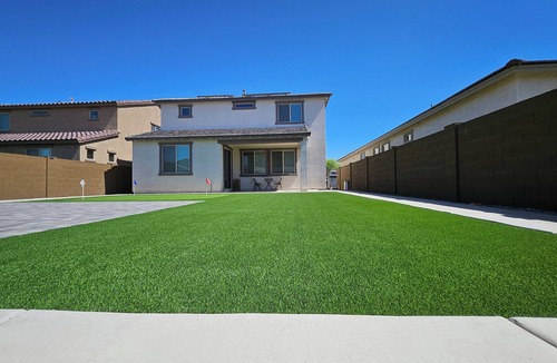 Glendale House | Spacious 4-bedroom house in Glendale with WiFi, 86-in TV, & 3-hole golf putting.
