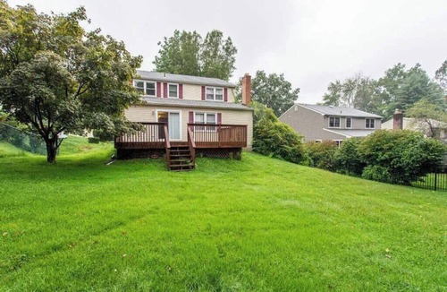 Cheltenham House | Spacious 4-bedroom house in peaceful Glenside with WiFi, AC