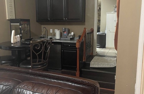 Mosby House | Spacious 4-bedroom house with AC in lovely Richmond. Non smoking in house.