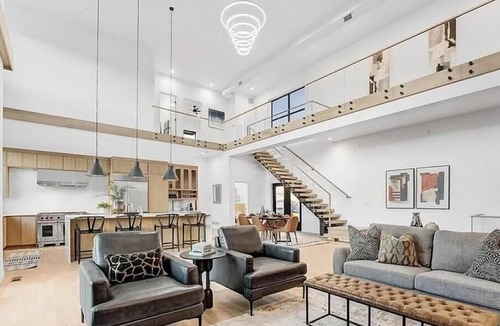 Superior House | Spacious 4-bedroom house in charming Superior Modern Home with AC