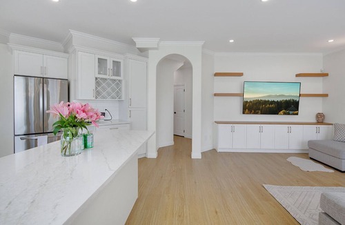 Willoughby House | Spacious 4-bedroom house Langley with WiFi, AC, 5 mins to 10 acre park