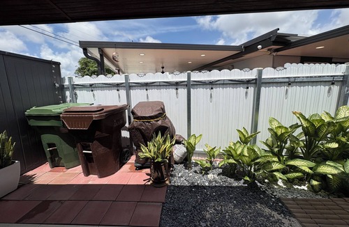 Hialeah House | Spacious 4-bedroom house with WiFi and AC in city 5 minutes from MIA Airport