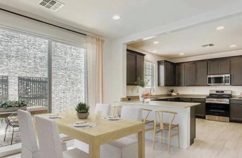 Maryvale House | Spacious 4-bedroom house in beautiful Phoenix with AC