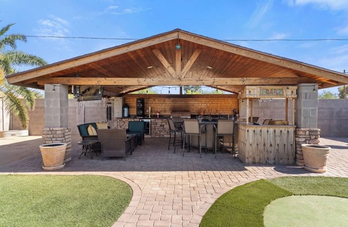 Paradise Valley Village House | Spacious 4-bedroom house in awesome Phoenix with AC