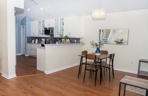 East County Civic Group House | Spacious 4-bedroom house in charming Valrico with WiFi, AC,pool and big yard