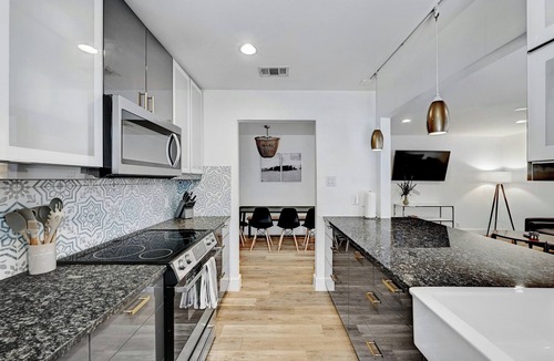 Austin House | Spacious 4-bedroom house in brilliant Austin with Pool and Outdoor Hangout Area