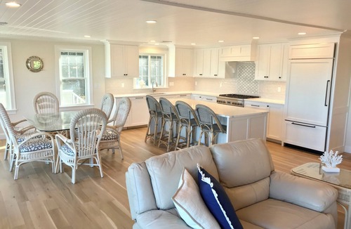 Bourne House | Spacious 4-bedroom house right on Gray Gables Beach!