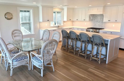 Bourne House | Spacious 4-bedroom house right on Gray Gables Beach!