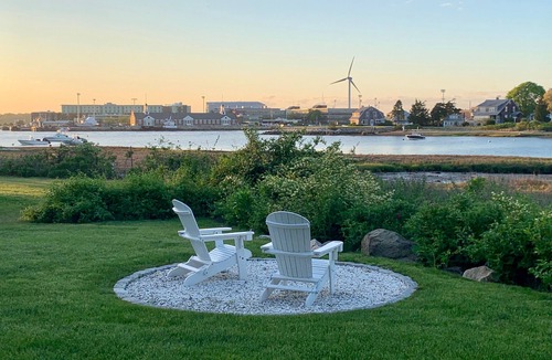 Bourne House | Spacious 4-bedroom house right on Gray Gables Beach!