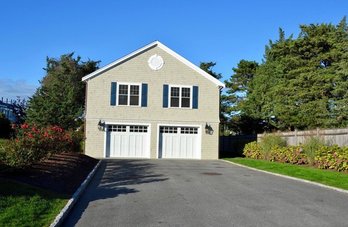 Bourne House | Spacious 4-bedroom house right on Gray Gables Beach!