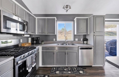 North Central Omaha House | Spacious 4-bedroom house in adorable Omaha with comfort