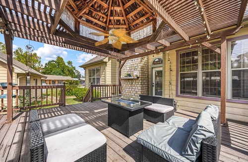 Spring House | Spacious 4-bedroom house with Pool