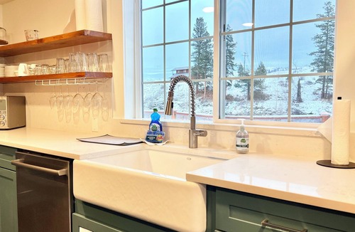 Carlton House | Spacious 4-bedroom house on the Methow River- Twisp