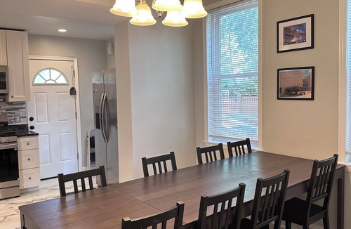 Rossville House | Spacious 4-bedroom retreat house with plenty of parking
