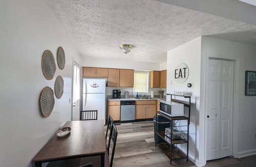 Blacksburg Apartment | Spacious 4 bedroom, sleeps 10, close to VT