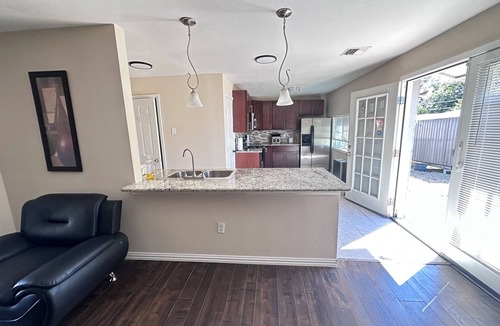 Cedar Hill House | Spacious 4-bedroom single story house in lovely Cedar Hill close to hwy 67.