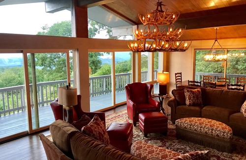 Highlands House | Spacious 4 Bedroom Sleeps 12 Luxury Mountaintop Home