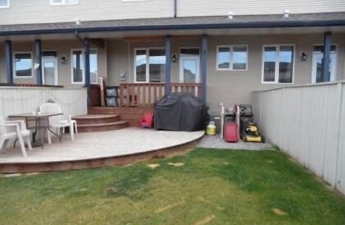 Red Deer House | Spacious 4-bedroom townhome in charming Red Deer with WiFi, AC