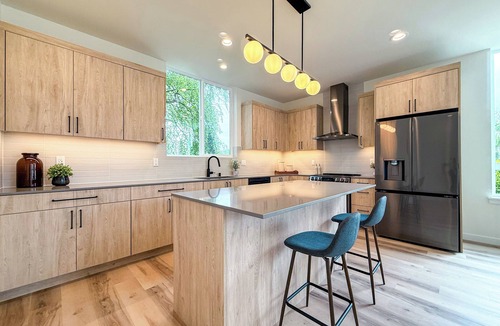 West Woodland House | Spacious 4-bedroom townhome in beautiful Seattle