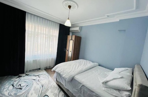 Fatih Apartment | Spacious 4-bedroom unit in Fatih.