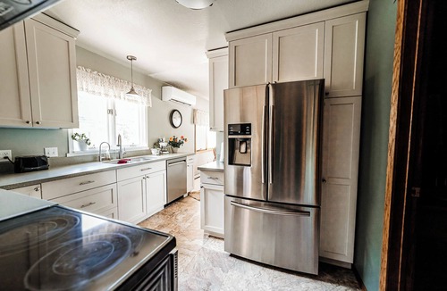 Great Falls House | Spacious 4-bedroom 3 bathroom, Non-Smoking home with parking on premises