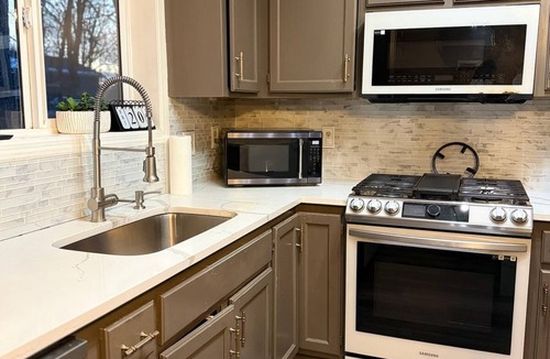 Coon Rapids House | Spacious 4-bedroom house in lovely Minneapolis with AC