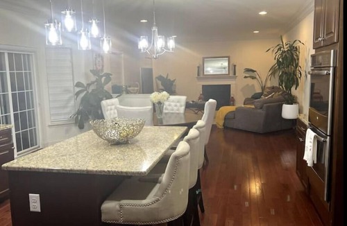 New Windsor House | Spacious 4-bedroom building with AC, fitness room in charming New Windsor