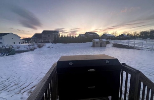 New Windsor House | Spacious 4-bedroom building with AC, fitness room in charming New Windsor