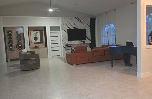 Harbour Heights House | Spacious 4-bedroom house Waterfront