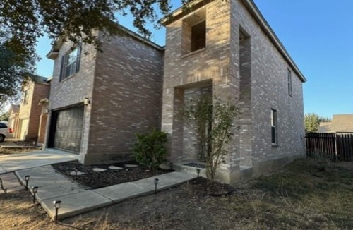 Heritage House | Spacious 4-bedroom house with AC in gorgeous San Antonio close to Sea World.