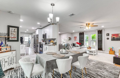 Spring Hill House | Spacious 4-bedroom house with fitness room, WiFi in brilliant Spring Hill