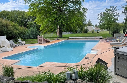 Walla Walla House | Spacious 4-bedroom house in lovely Walla Walla with pool and fitness room