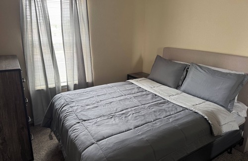 Warrensburg Apartment | Spacious 4-bedroom apartment with WiFi, fitness room in charming Warrensburg