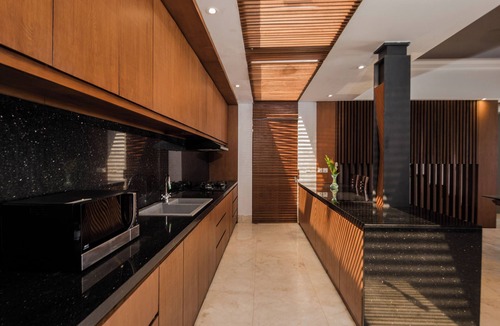 Kuta Selatan Villa | Spacious 4-bedroom villa by the sea in Benoa bay - Nusa Dua