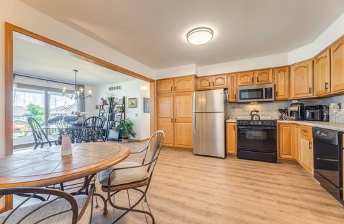 Lakeport House | Spacious 4-beds South of Lexington AC, Sandy Private Beach Handicap accessible