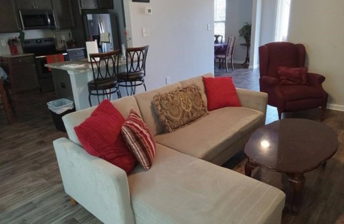 Newnan House | Spacious 4 BR (5 beds) 2.5 bath home in Newnan GA
