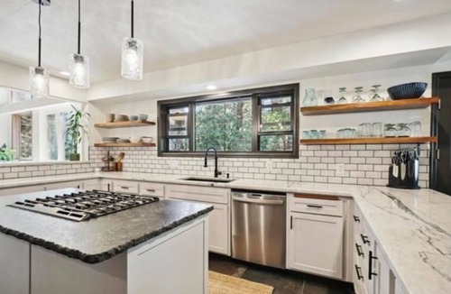 Durango House | Spacious 4-BR Family Retreat with Hot Tub in the heart of Animas Valley!