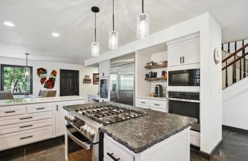 Durango House | Spacious 4-BR Family Retreat with Hot Tub in the heart of Animas Valley!