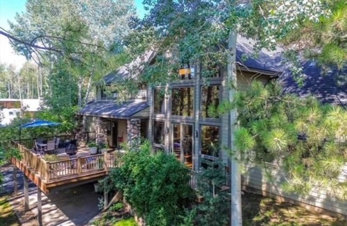 Durango House | Spacious 4-BR Family Retreat with Hot Tub in the heart of Animas Valley!